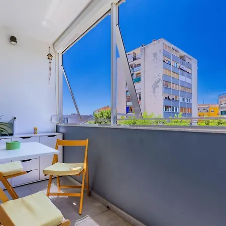Artsea Apartment *
